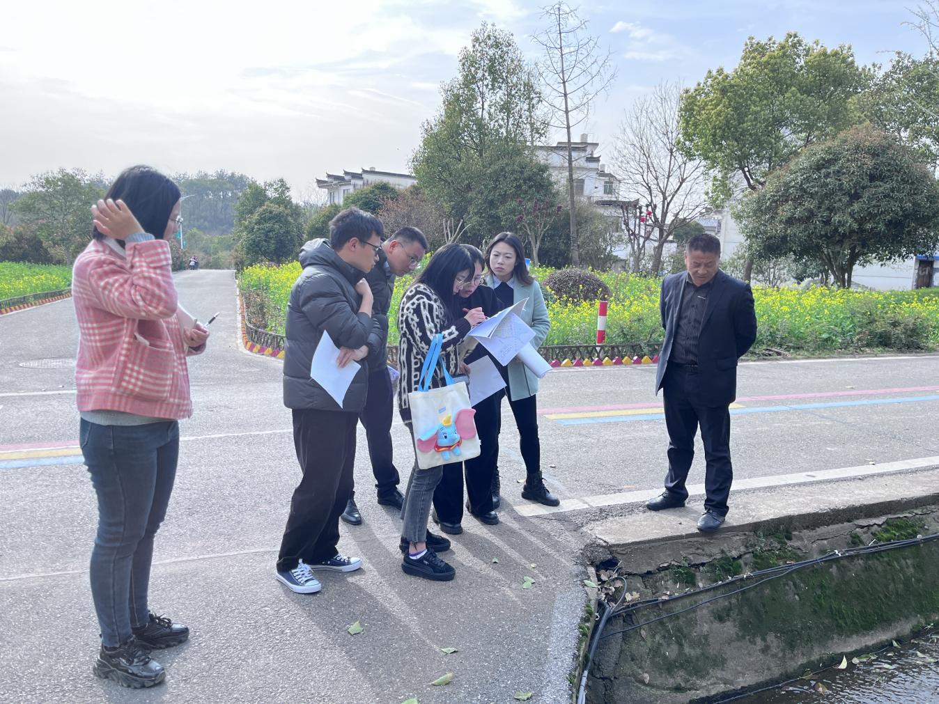 深入鳳霞走訪調(diào)研，助推基金小村項目