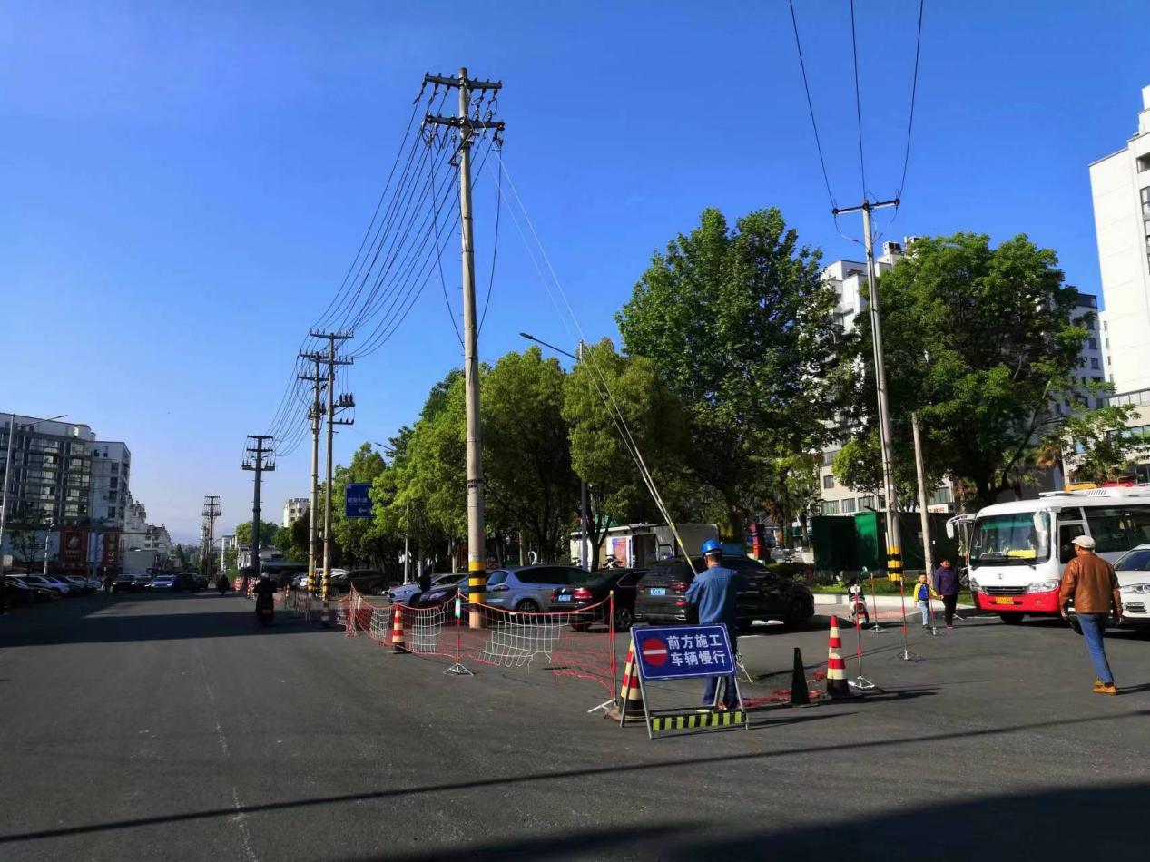 完善基礎(chǔ)設(shè)施提升改造，確保人民群眾出行安全