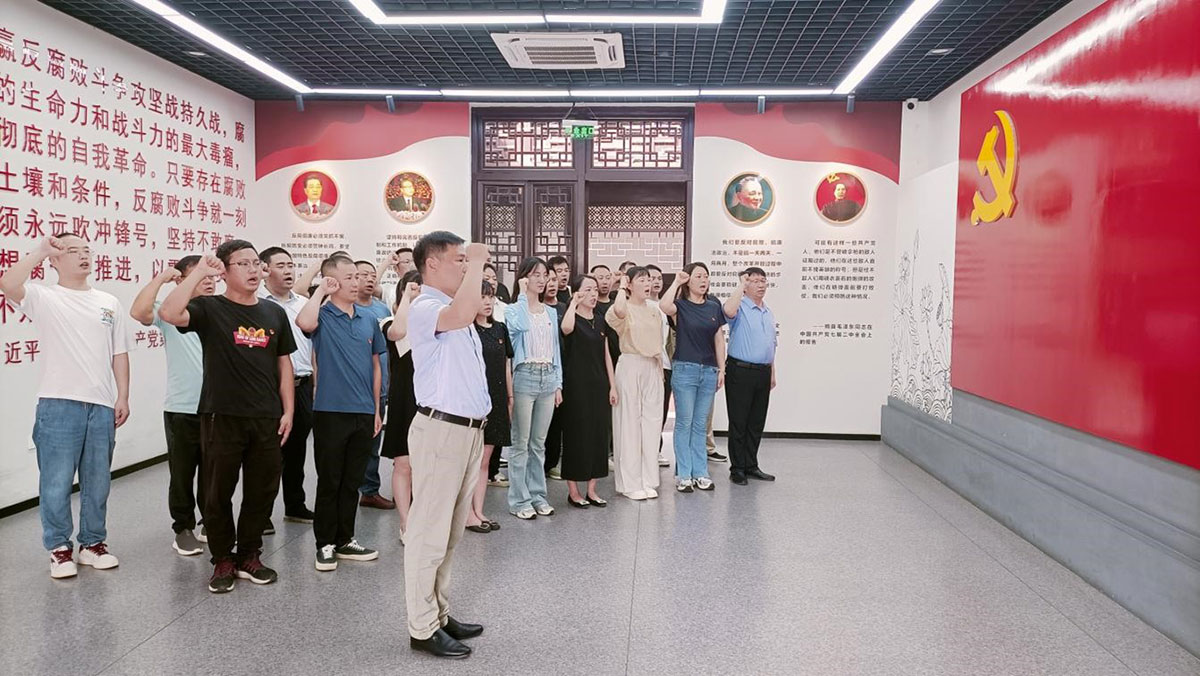 參觀廉政教育基地，接受廉潔清風(fēng)洗禮