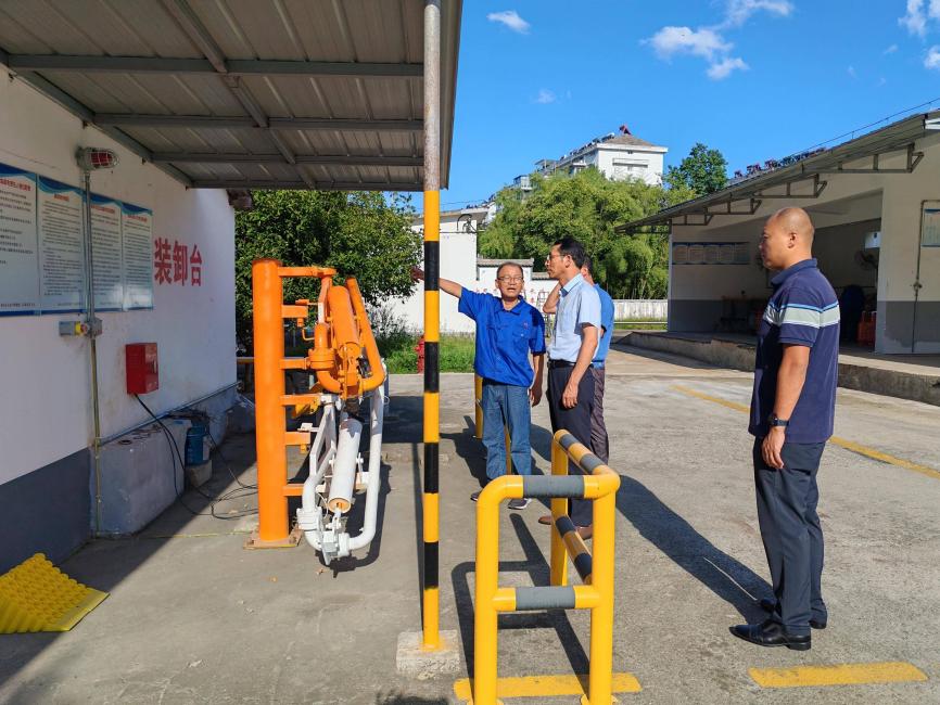 筑牢安全防線    護(hù)航國(guó)慶佳節(jié)  區(qū)國(guó)投集團(tuán)昱燃液化氣公司全面開(kāi)展“國(guó)慶、中秋”節(jié)前安全檢查